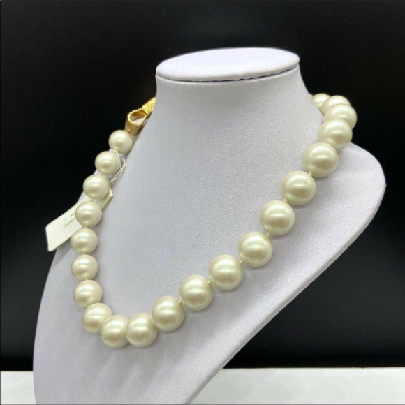 SOLD. Kate spade ♠️ Pearl/Golden Necklace NWT. SOLD. - Picture 3 of 16